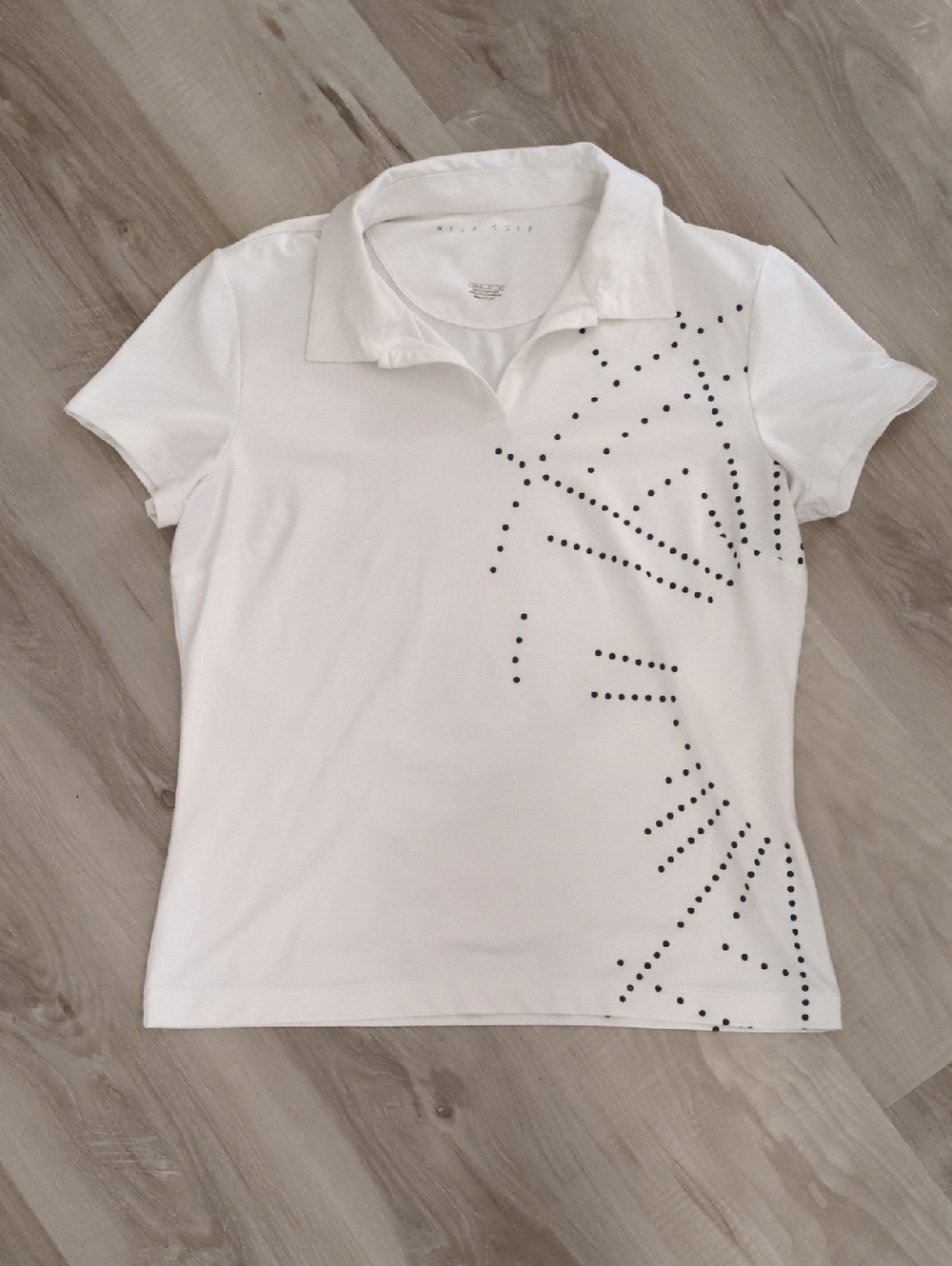 Nike White Short-Sleeve Golf Tee with Black Dot Accent